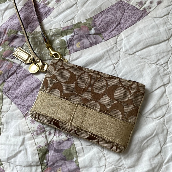 𝘊𝘰𝘢𝘤𝘩 𝘞𝘳𝘪𝘴𝘵𝘭𝘦𝘵⭐️ - Picture 2 of 5